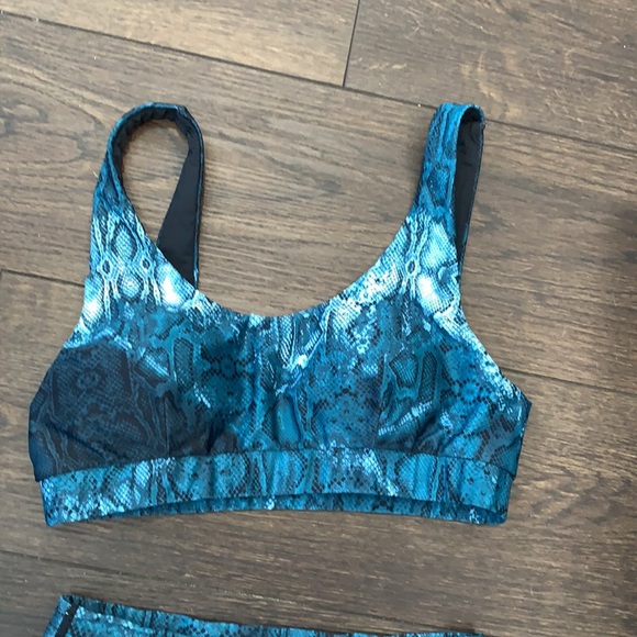 THE UPSIDE WORKOUT SET - Picture 2 of 4